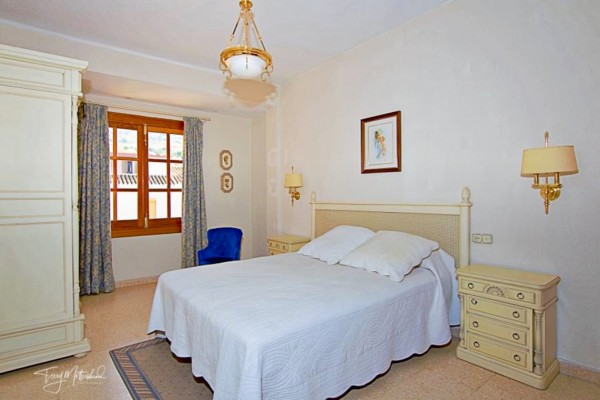 9 Bed  Villa For Sale