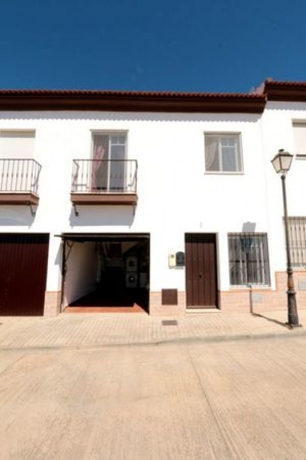 3 Bed  Townhouse For Sale