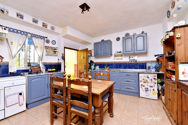 3 Bed  Country House For Sale