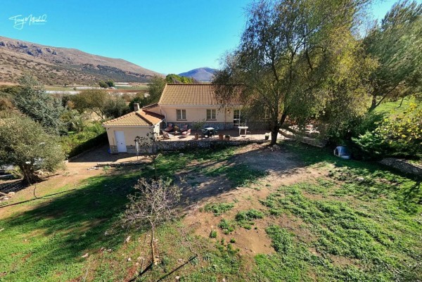 4 Bed  Country House For Sale