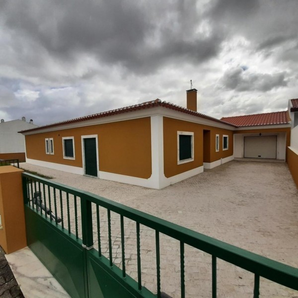 4 Bed  Bungalow For Sale